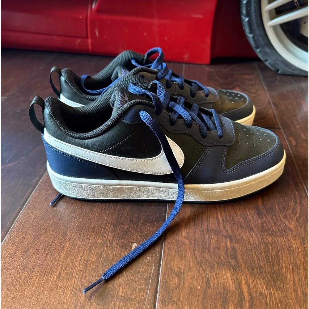 Navy Blue Nike dunks. Size US 7Y. Worn twice